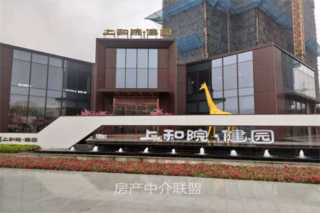 当代帝中海大套三，双卫，带大院，带车位、附房